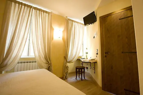 아피타카메레 다 세사레 몬테로소 알 마레